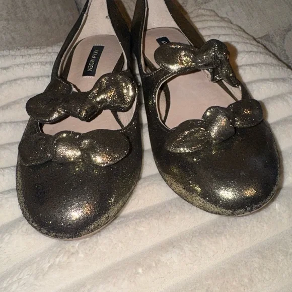 Ava & Aiden Gold Bow Flats - Picture 9 of 12